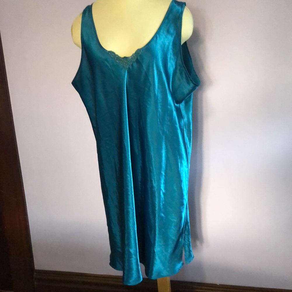Vintage Intimate Moments 3X negligee teal/ sleeveless/silky/small slits at sides